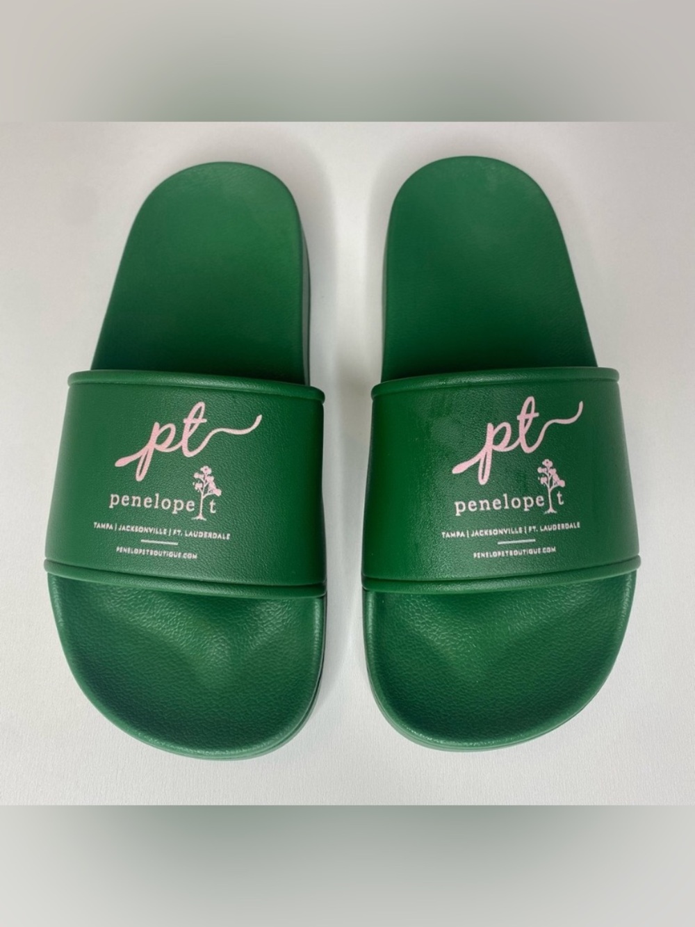 Green Penelope T Boutique Size 37 Slides in Excellent Condition